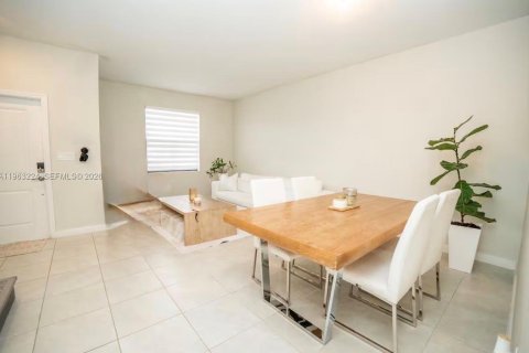 Купить таунхаус в Хомстед, Флорида 3 спальни, 143.53м2, № 2025759 - фото 10