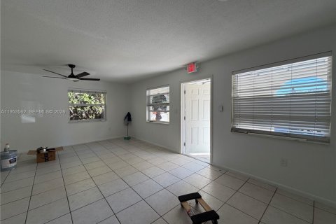Casa en alquiler en Fort Lauderdale, Florida, 3 dormitorios, 233 m2 № 2007906 - foto 4