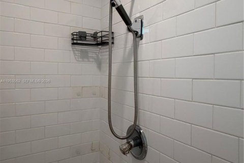 Casa en alquiler en Fort Lauderdale, Florida, 3 dormitorios, 233 m2 № 2007906 - foto 6