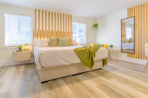 House in Miami, Florida 5 bedrooms, 216.65 sq.m. № 2042513 - photo 10