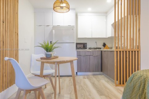 House in Miami, Florida 5 bedrooms, 216.65 sq.m. № 2042513 - photo 21