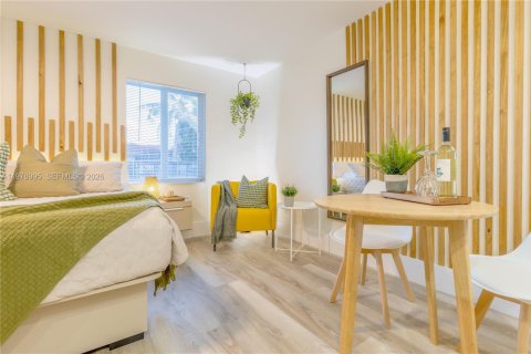 House in Miami, Florida 5 bedrooms, 216.65 sq.m. № 2042513 - photo 13