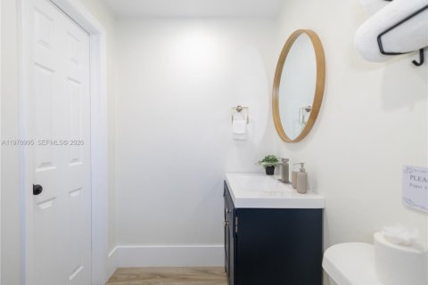 House in Miami, Florida 5 bedrooms, 216.65 sq.m. № 2042513 - photo 15