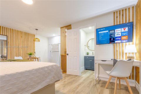 House in Miami, Florida 5 bedrooms, 216.65 sq.m. № 2042513 - photo 22