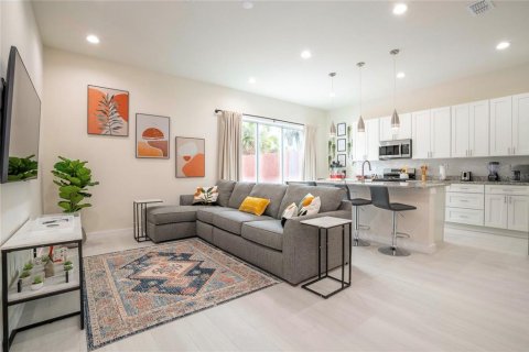 Townhouse in Kissimmee, Florida 5 bedrooms, 198.81 sq.m. № 1341904 - photo 3