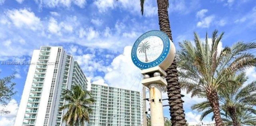 Кондоминиум с 1 спальней в Санни-Айлс-Бич, Флорида № 1947804