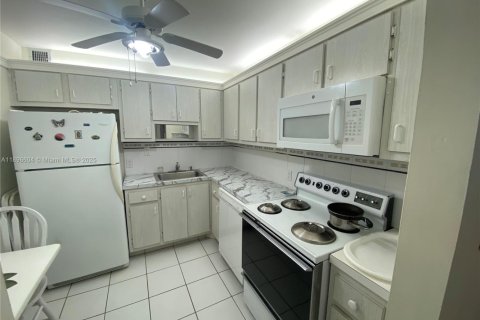 Снять в аренду кондоминиум в Санни-Айлс-Бич, Флорида 1 спальня, 92.07м2, № 1947804 - фото 8