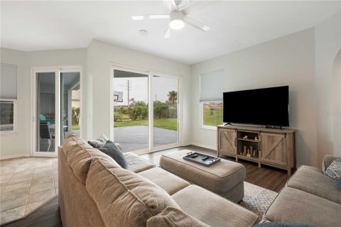 House in Zephyrhills, Florida 3 bedrooms, 163.51 sq.m. № 1569202 - photo 24