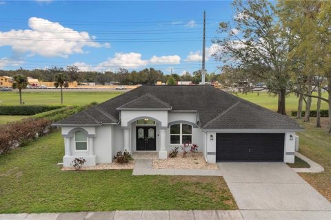House in Zephyrhills, Florida 3 bedrooms, 163.51 sq.m. № 1569202 - photo 5