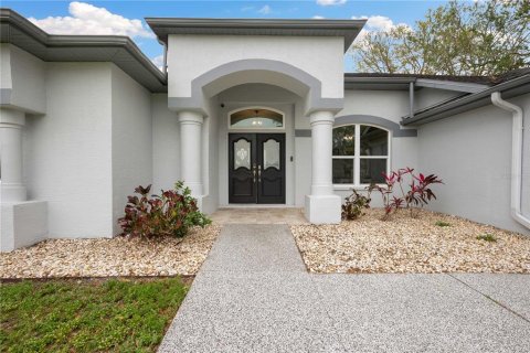 House in Zephyrhills, Florida 3 bedrooms, 163.51 sq.m. № 1569202 - photo 2