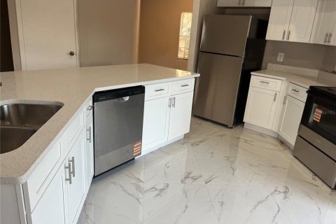 Villa ou maison à louer à Orlando, Floride: 4 chambres, 187.48 m2 № 2418608 - photo 3