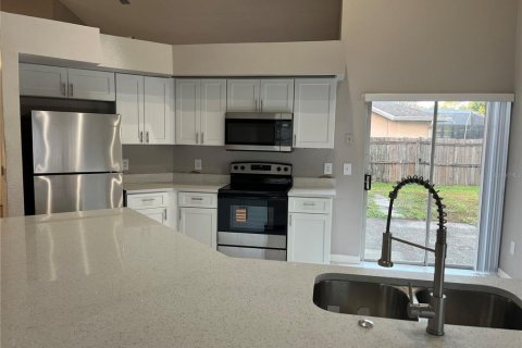 Villa ou maison à louer à Orlando, Floride: 4 chambres, 187.48 m2 № 2418608 - photo 2