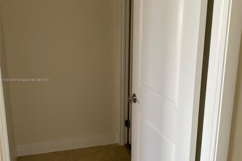 Condominio en alquiler en Doral, Florida, 2 dormitorios, 92.16 m2 № 1954288 - foto 15