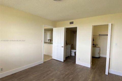 Condominio en alquiler en Doral, Florida, 2 dormitorios, 92.16 m2 № 1954288 - foto 12