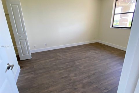Condominio en alquiler en Doral, Florida, 2 dormitorios, 92.16 m2 № 1954288 - foto 11