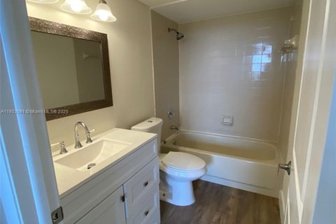 Condominio en alquiler en Doral, Florida, 2 dormitorios, 92.16 m2 № 1954288 - foto 13