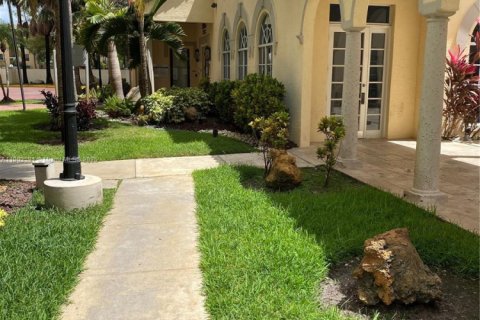 Condominio en alquiler en Doral, Florida, 2 dormitorios, 92.16 m2 № 1954288 - foto 2