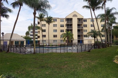 Condominio en alquiler en Doral, Florida, 2 dormitorios, 92.16 m2 № 1954288 - foto 8