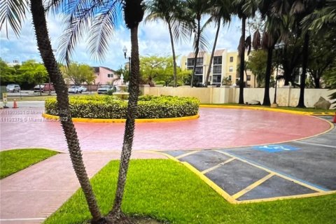 Condominio en alquiler en Doral, Florida, 2 dormitorios, 92.16 m2 № 1954288 - foto 4