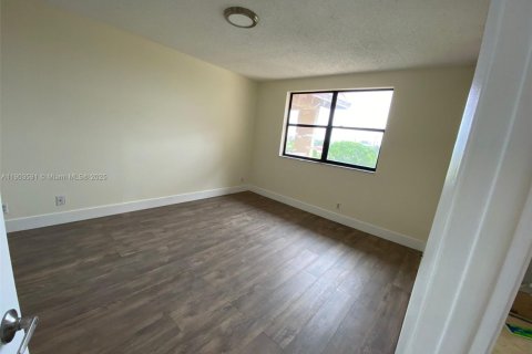 Condominio en alquiler en Doral, Florida, 2 dormitorios, 92.16 m2 № 1954288 - foto 16