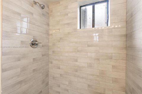 Condo in Hialeah Gardens, Florida, 2 bedrooms  № 1973583 - photo 10