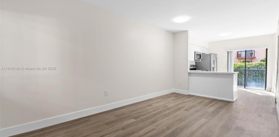 Condo in Hialeah Gardens, Florida, 2 bedrooms  № 1973583