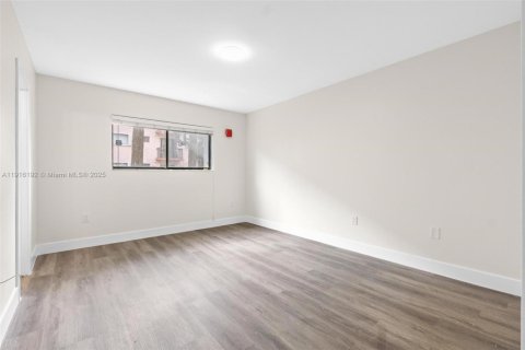 Condo in Hialeah Gardens, Florida, 2 bedrooms  № 1973583 - photo 7