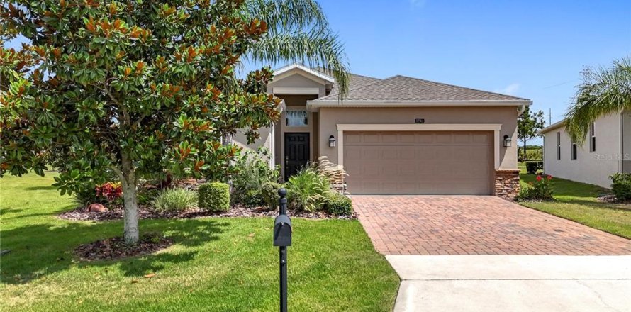 House in Clermont, Florida 3 bedrooms, 186.36 sq.m. № 1782737
