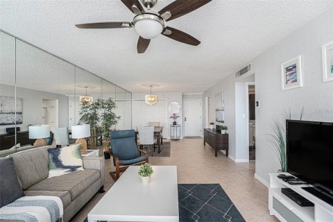 Condo in Clearwater, Florida, 1 bedroom  № 1673804 - photo 13