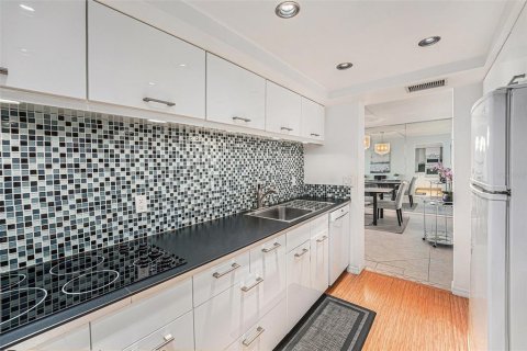Condo in Clearwater, Florida, 1 bedroom  № 1673804 - photo 6