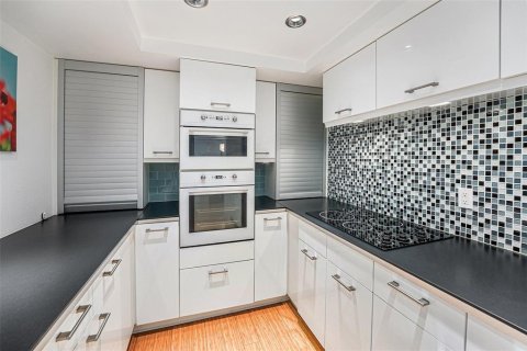 Condo in Clearwater, Florida, 1 bedroom  № 1673804 - photo 5