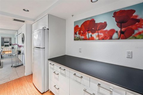 Condo in Clearwater, Florida, 1 bedroom  № 1673804 - photo 7