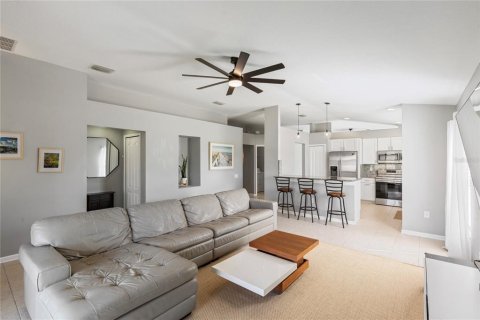Villa ou maison à vendre à Wesley Chapel, Floride: 3 chambres, 173.82 m2 № 2418742 - photo 12