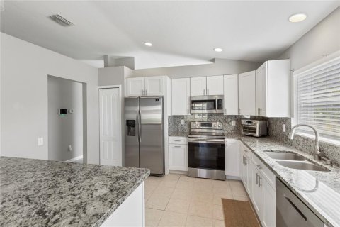 Villa ou maison à vendre à Wesley Chapel, Floride: 3 chambres, 173.82 m2 № 2418742 - photo 10