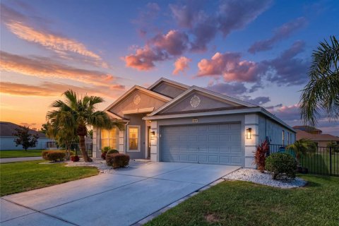 Villa ou maison à Wesley Chapel, Floride 3 chambres, 173.82 m2 № 2418742