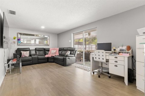 Casa en venta en Tampa, Florida, 4 dormitorios, 158.86 m2 № 1834570 - foto 11
