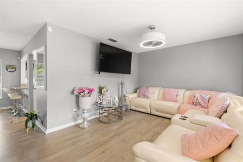 Casa en venta en Tampa, Florida, 4 dormitorios, 158.86 m2 № 1834570 - foto 5