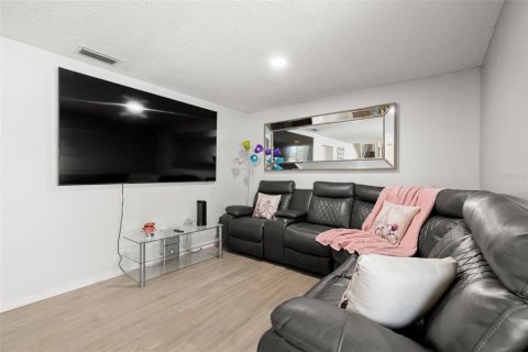 Casa en venta en Tampa, Florida, 4 dormitorios, 158.86 m2 № 1834570 - foto 12