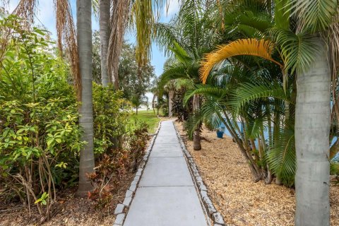 House in Apollo Beach, Florida 3 bedrooms, 186.45 sq.m. № 1617874 - photo 6