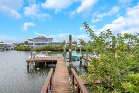 House in Apollo Beach, Florida 3 bedrooms, 186.45 sq.m. № 1617874 - photo 30
