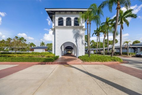 House in Hialeah, Florida 2 bedrooms, 92.07 sq.m. № 2042090 - photo 6