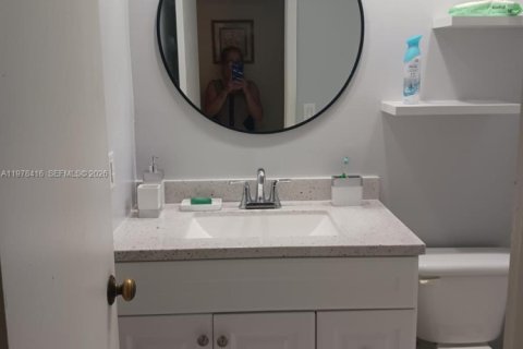 House in Hialeah, Florida 2 bedrooms, 92.07 sq.m. № 2042090 - photo 15