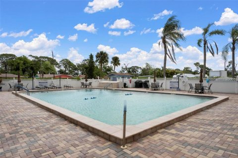 Copropriété à vendre à Bradenton, Floride: 2 chambres, 87.33 m2 № 2097638 - photo 12