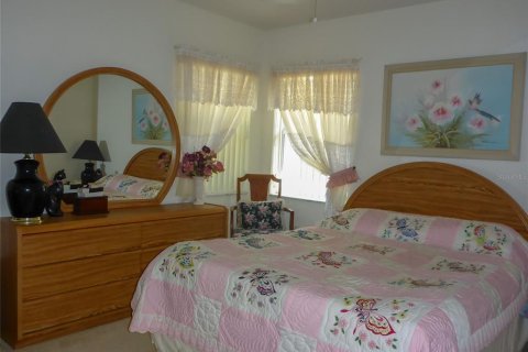 House in Weeki Wachee, Florida 4 bedrooms, 231.79 sq.m. № 1746343 - photo 13