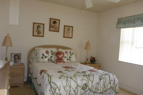 House in Weeki Wachee, Florida 4 bedrooms, 231.79 sq.m. № 1746343 - photo 12