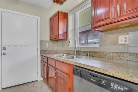 Купить кондоминиум в Майами, Флорида 3 спальни, 97.92м2, № 2025063 - фото 11