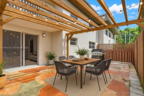 Купить кондоминиум в Майами, Флорида 3 спальни, 97.92м2, № 2025063 - фото 2