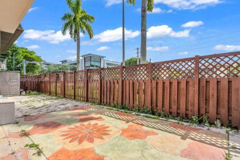 Купить кондоминиум в Майами, Флорида 3 спальни, 97.92м2, № 2025063 - фото 3