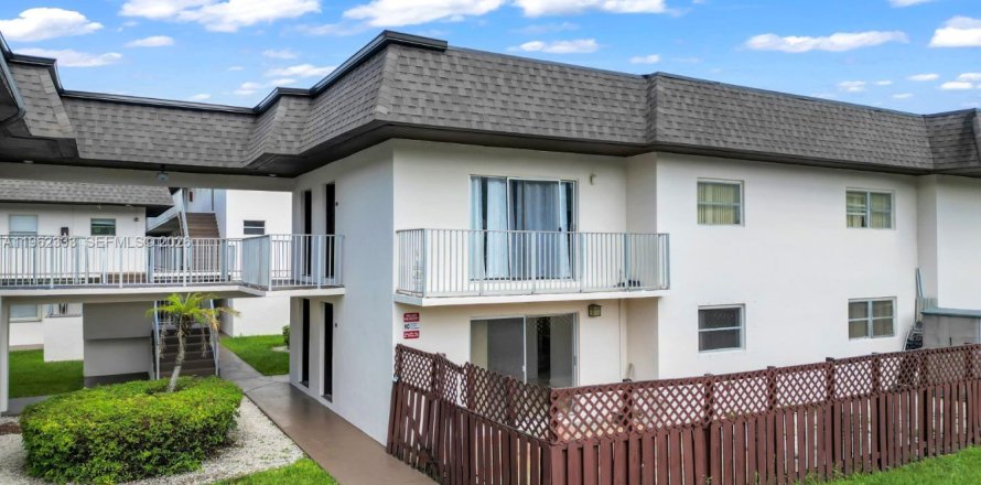 Кондоминиум с 3 спальнями в Майами, Флорида № 2025063