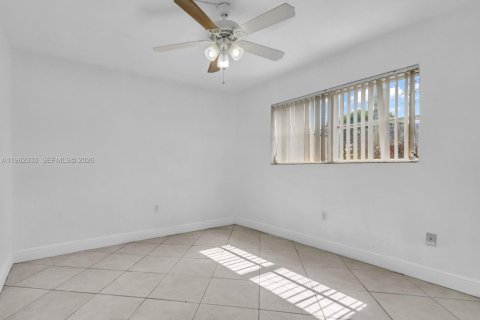 Купить кондоминиум в Майами, Флорида 3 спальни, 97.92м2, № 2025063 - фото 15